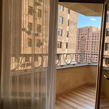 Superior Apt. With Balcony On Aram Street Leilighet Jerevan Eksteriør bilde