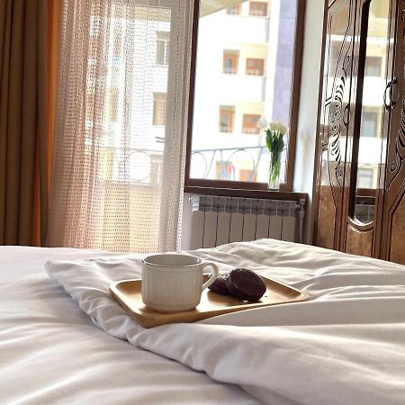 Superior Apt. With Balcony On Aram Street Leilighet Jerevan Eksteriør bilde