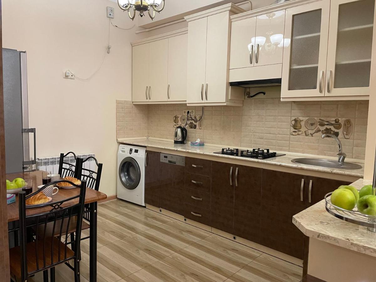 Superior Apt. With Balcony On Aram Street Leilighet Jerevan Eksteriør bilde