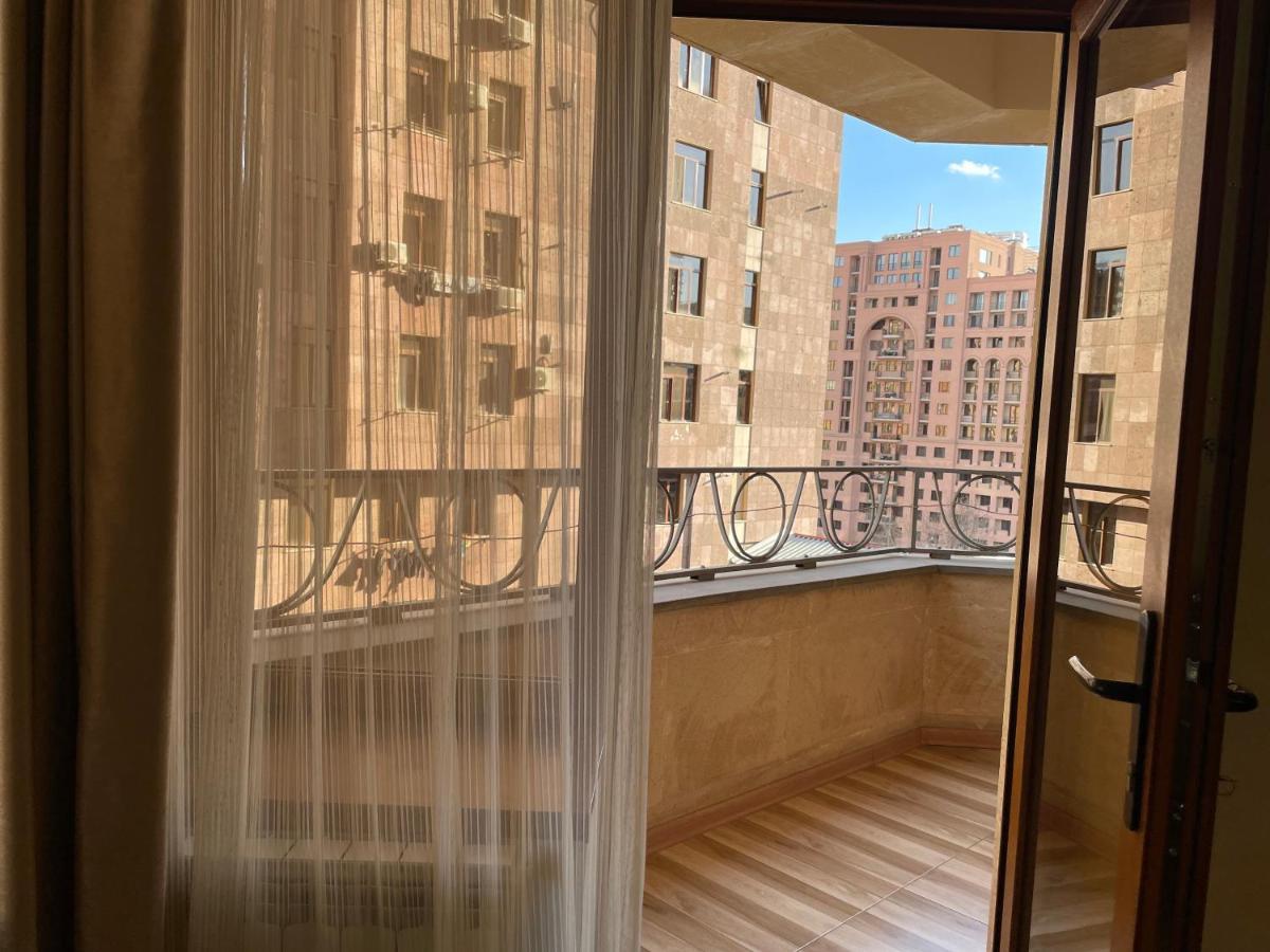 Superior Apt. With Balcony On Aram Street Leilighet Jerevan Eksteriør bilde