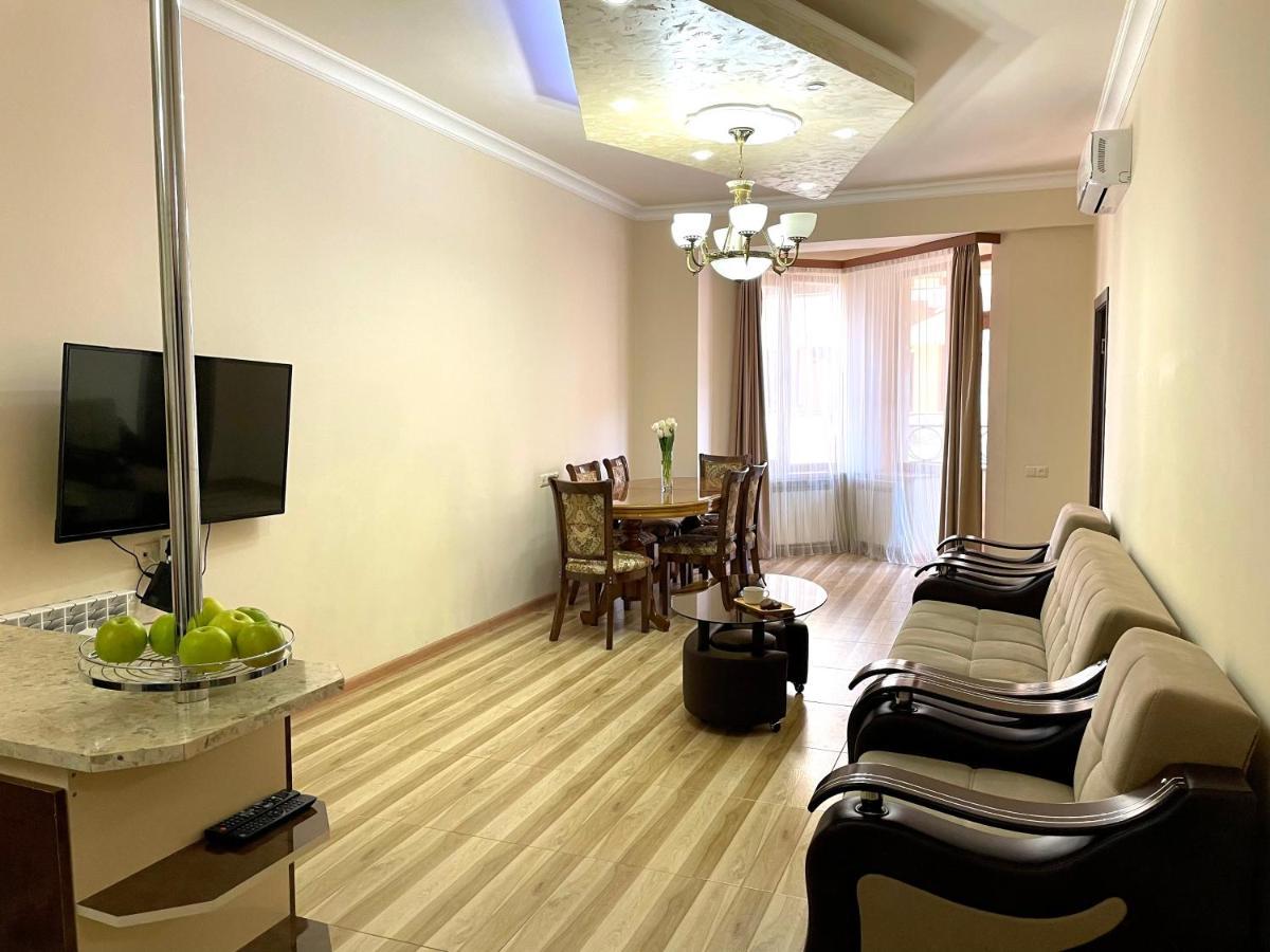Superior Apt. With Balcony On Aram Street Leilighet Jerevan Eksteriør bilde