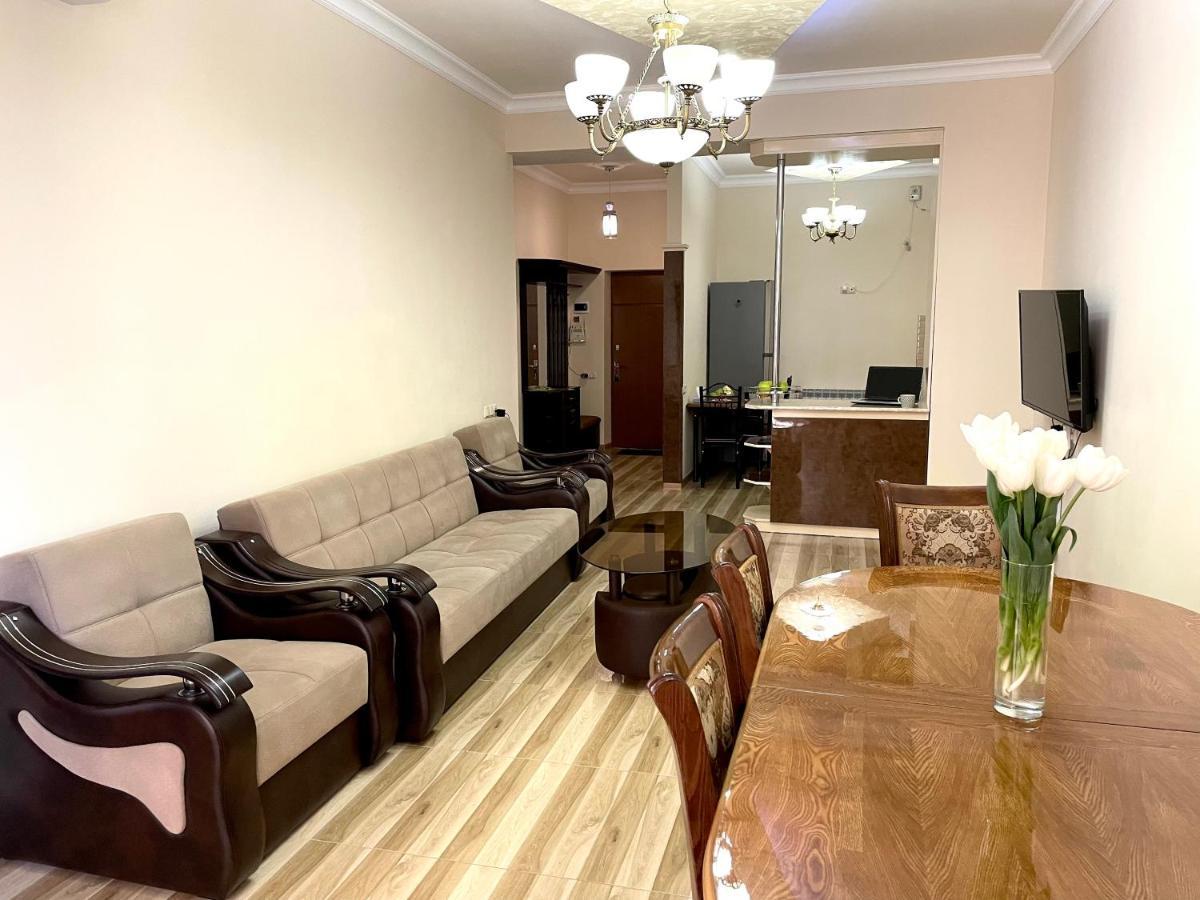 Superior Apt. With Balcony On Aram Street Leilighet Jerevan Eksteriør bilde