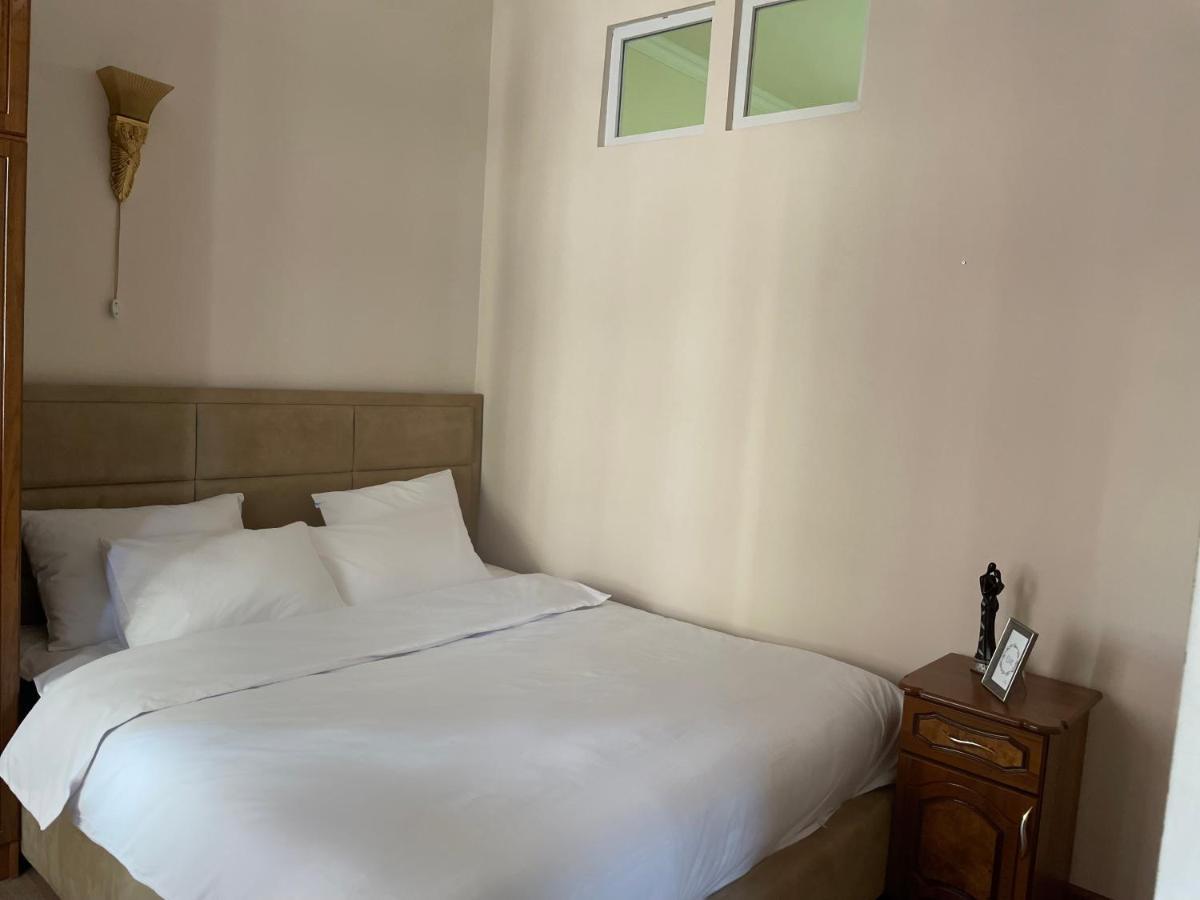 Superior Apt. With Balcony On Aram Street Leilighet Jerevan Eksteriør bilde