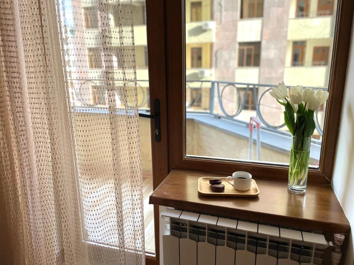 Superior Apt. With Balcony On Aram Street Leilighet Jerevan Eksteriør bilde