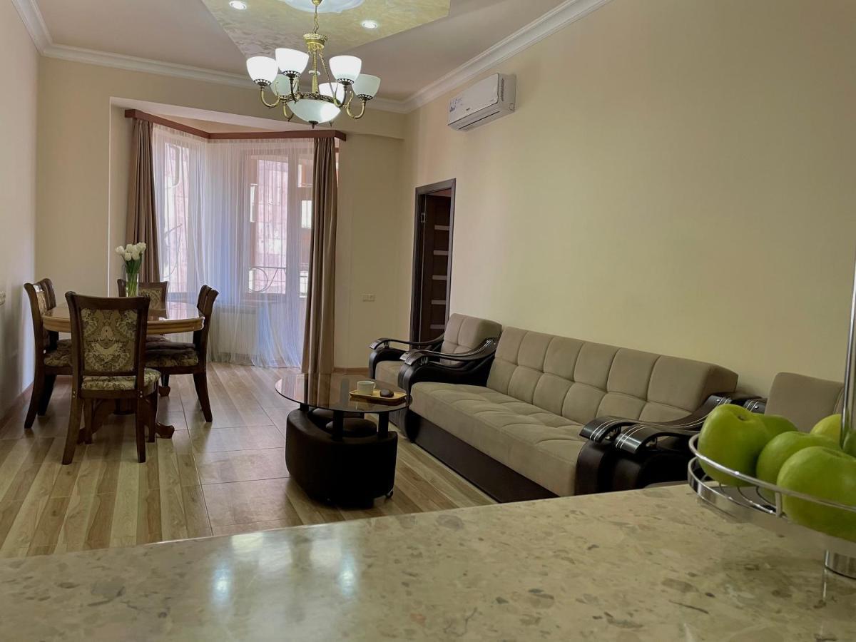 Superior Apt. With Balcony On Aram Street Leilighet Jerevan Eksteriør bilde