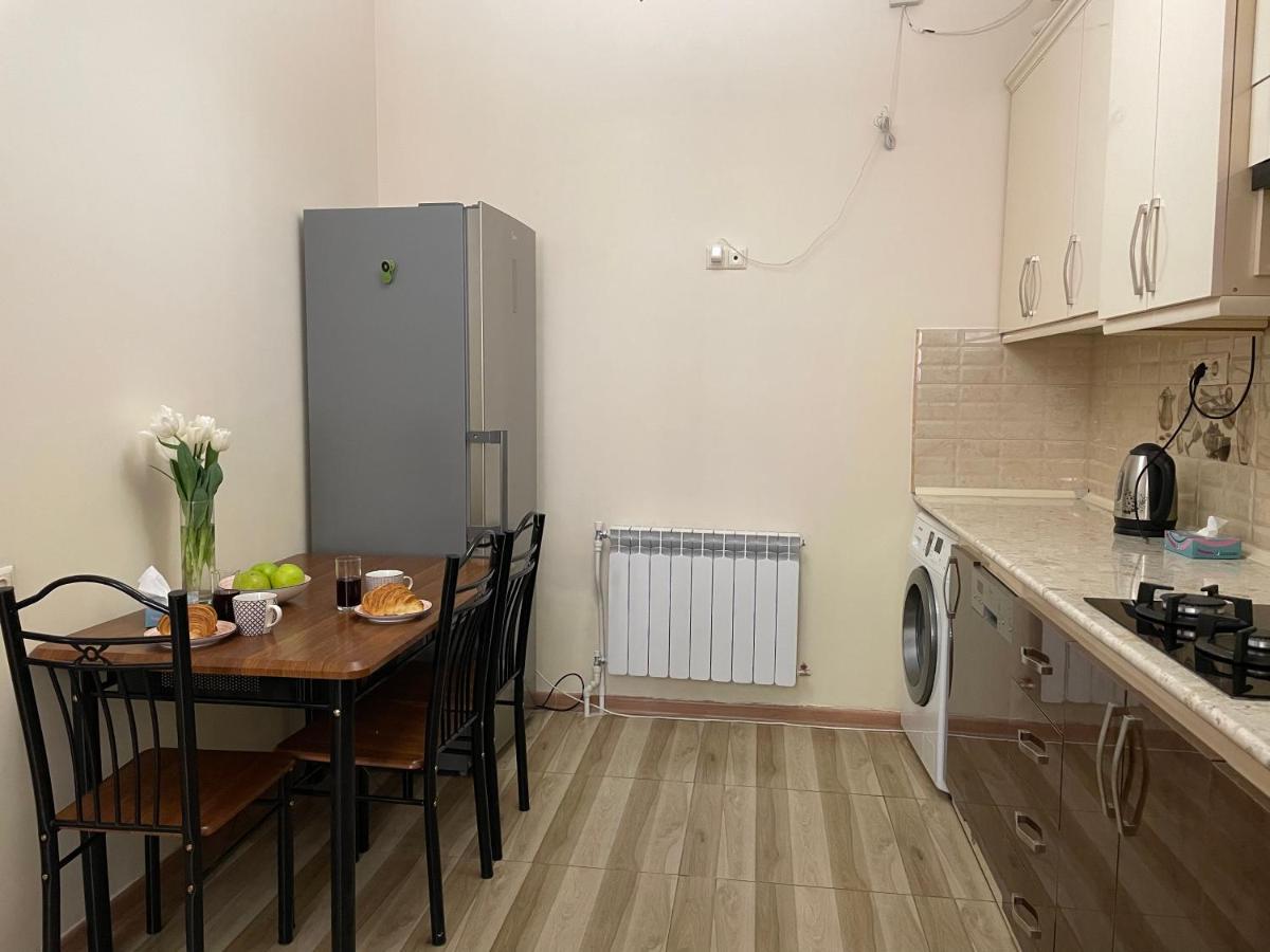 Superior Apt. With Balcony On Aram Street Leilighet Jerevan Eksteriør bilde