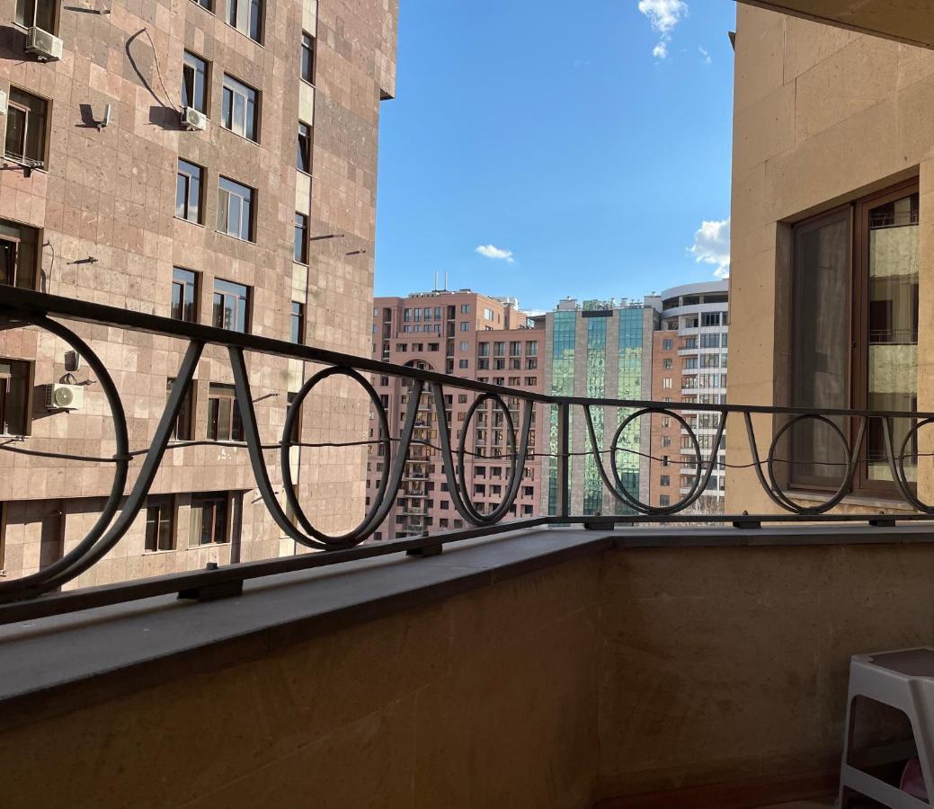 Superior Apt. With Balcony On Aram Street Leilighet Jerevan Eksteriør bilde