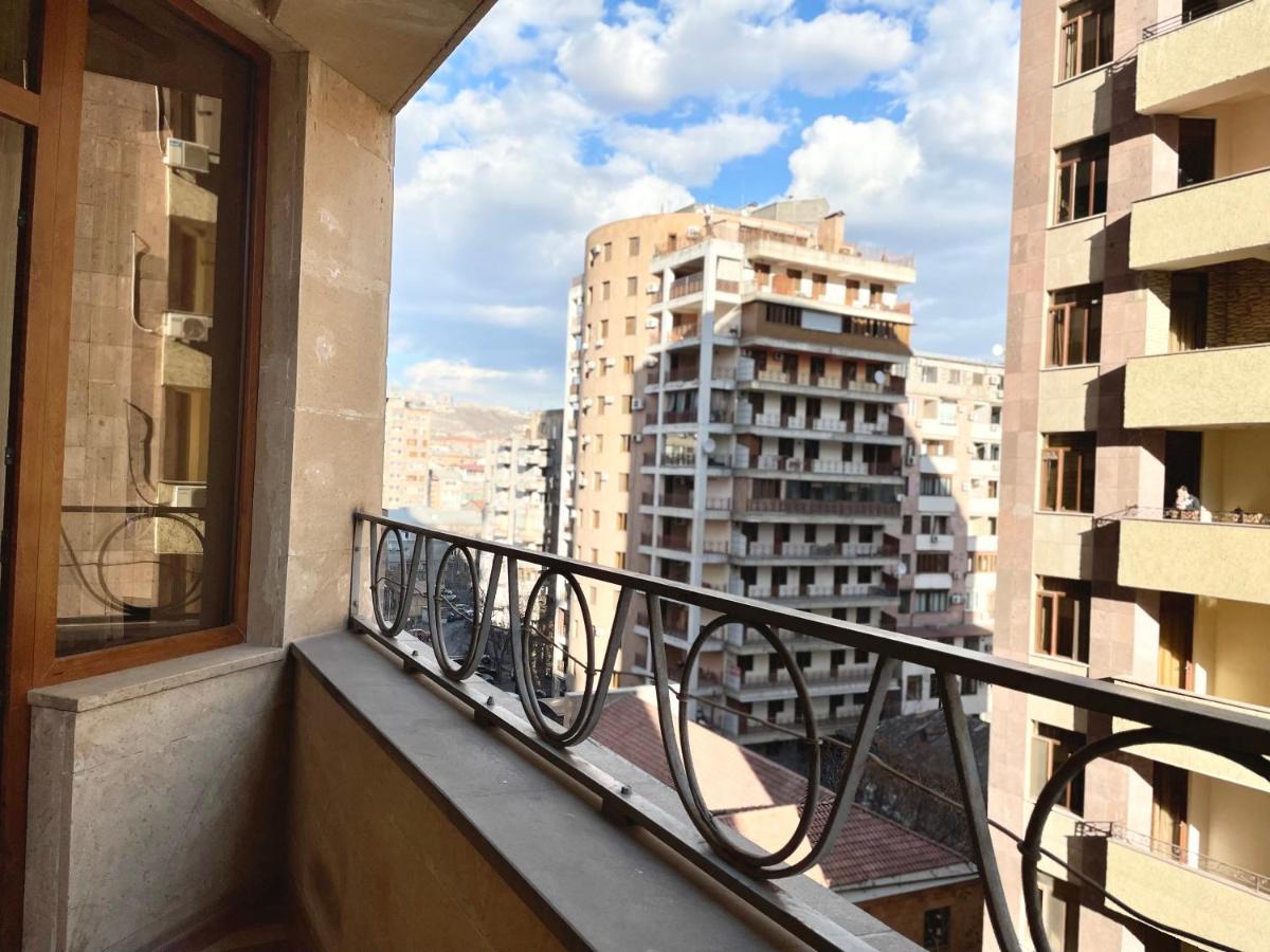Superior Apt. With Balcony On Aram Street Leilighet Jerevan Eksteriør bilde